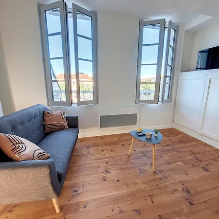 Les Arcades - Centre Apartment